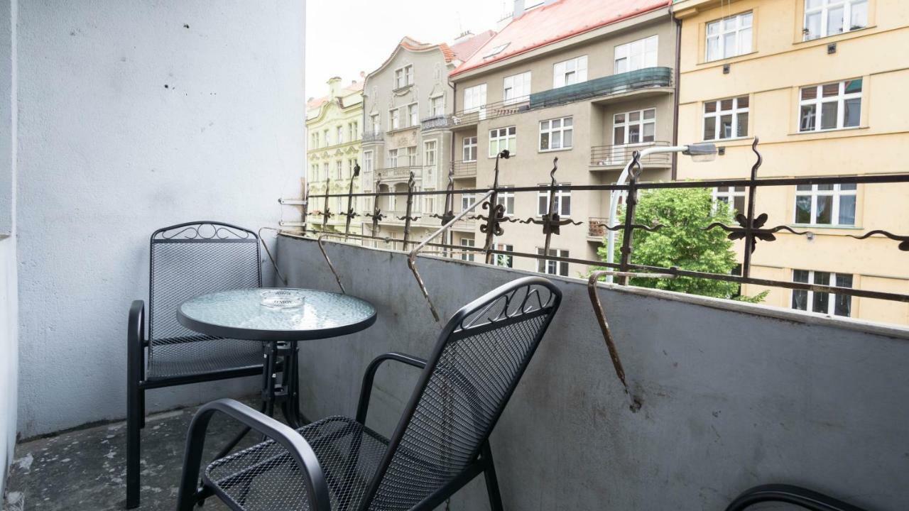 Apartment Four Year Seasons - Walkable To Centre, Metro And Riverside Praag Buitenkant foto